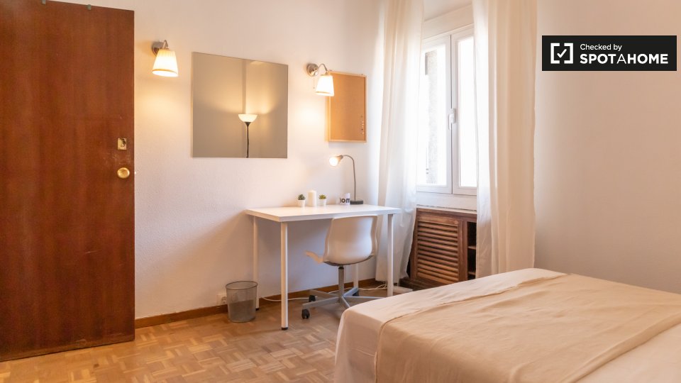 Double room Madrid, 6 beds, 152m² — photo 2