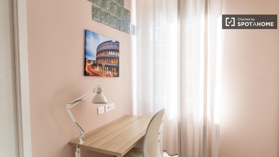 Double room Rome, 3 beds — photo 11