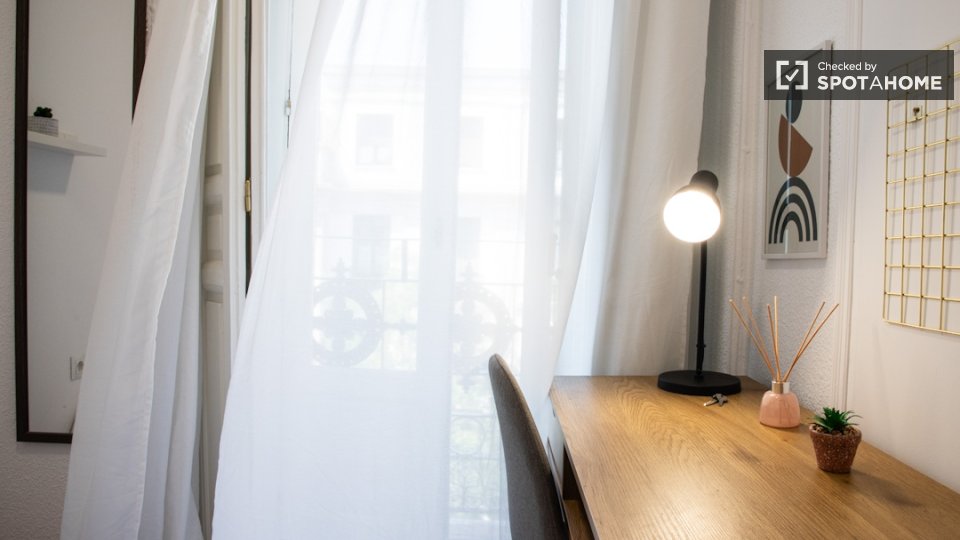 Double room Madrid, 7 beds — photo 18