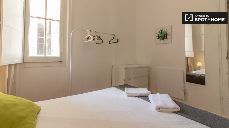 Double room Lisbon, 5 beds, 90m² — photo 3