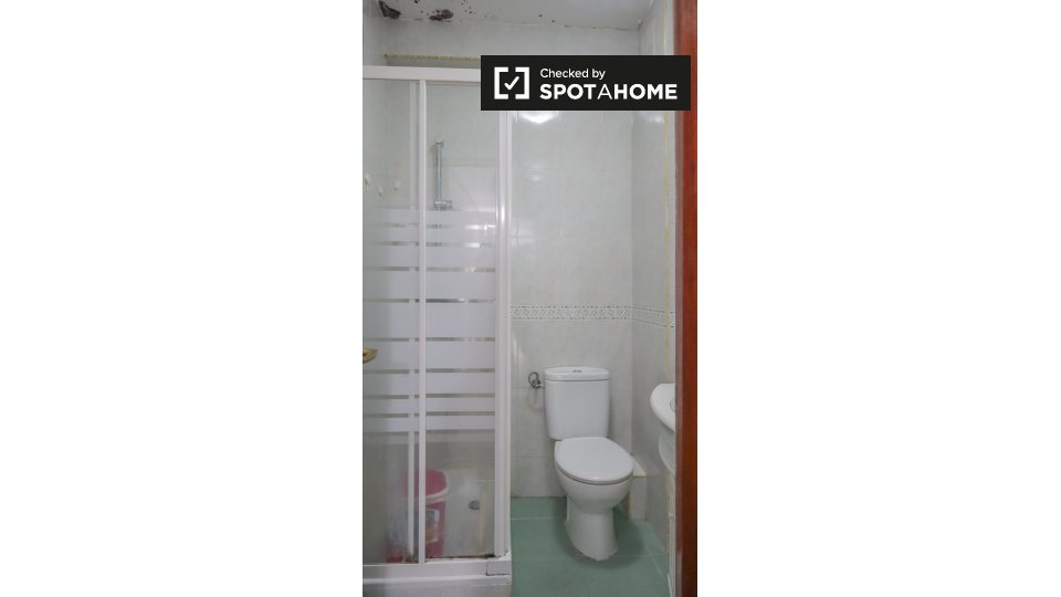 Double room Madrid, 4 beds, 100m² — photo 17