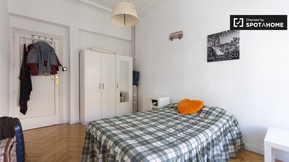 Double room Madrid, 8 beds, 200m² — photo 5