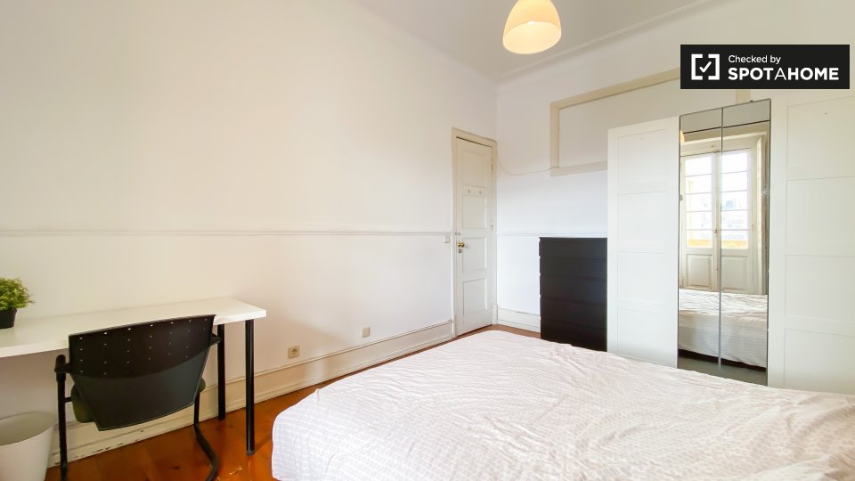 Double room Lisbon, 4 beds, 110m² — photo 1