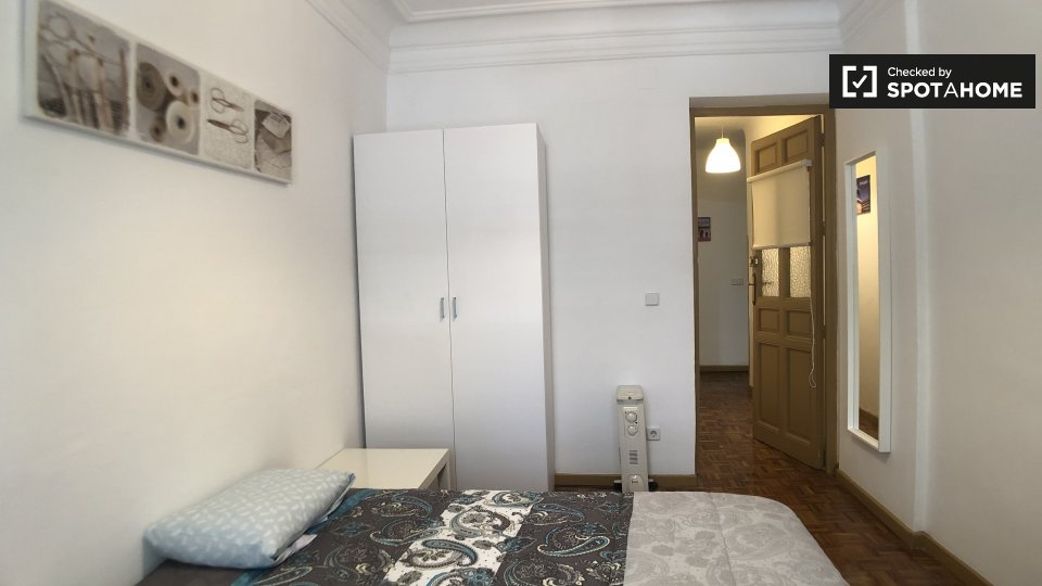 Double room Madrid, 5 beds, 100m² — photo 5