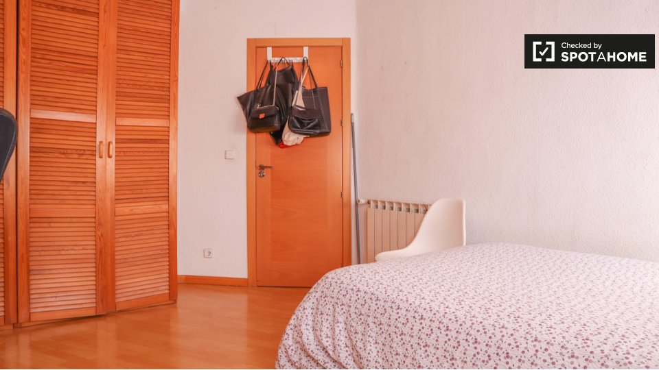 Double room Madrid, 3 beds, 79m² — photo 4