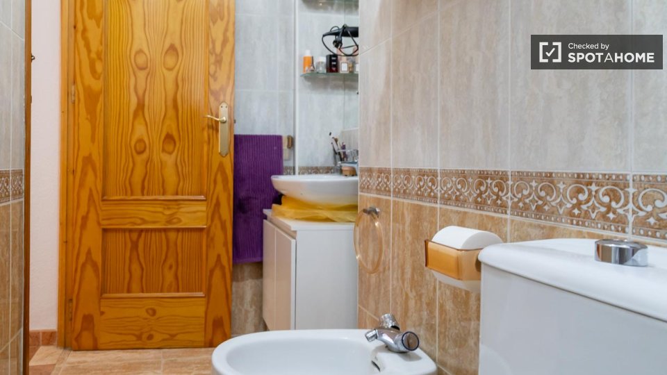 Double room Madrid, 3 beds — photo 29