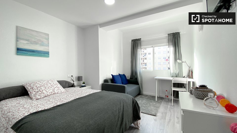 Double room Valencia, 4 beds, 65m² — photo 1