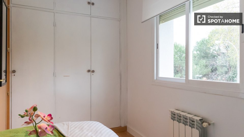 Double room Madrid, 5 beds, 110m² — photo 5