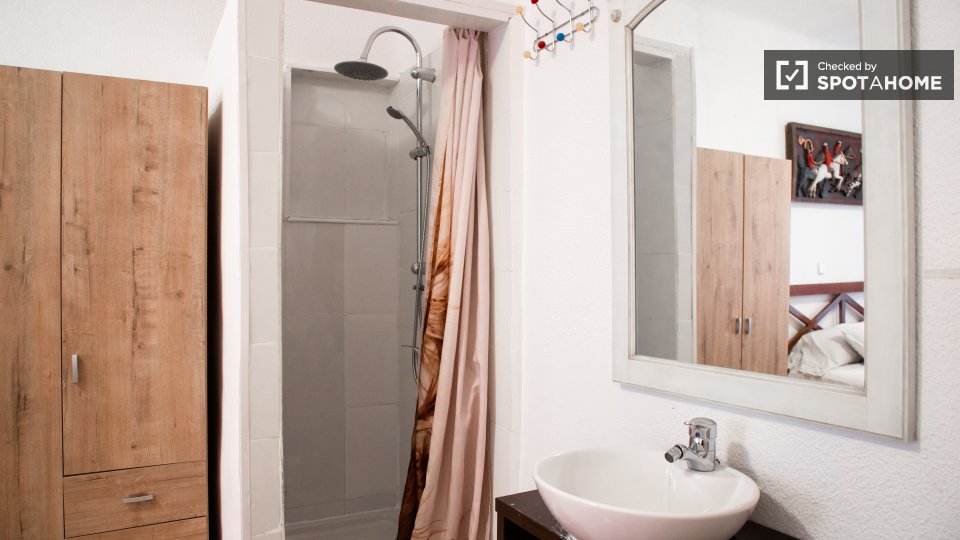 Double room Madrid, 10 beds, 200m² — photo 1