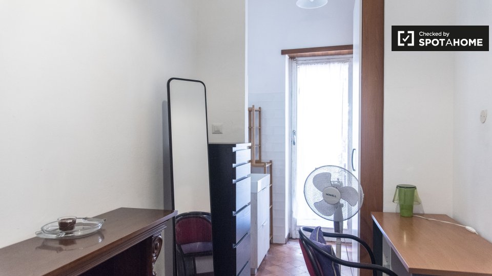 Double room Rome, 3 beds — photo 17