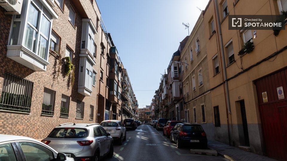 Double room Madrid, 2 beds — photo 12