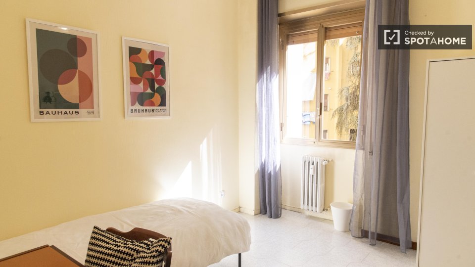 Double room Rome, 3 beds — photo 12