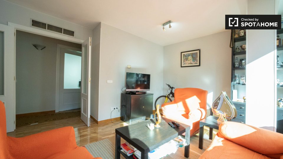 Double room Madrid, 3 beds, 110m² — photo 8