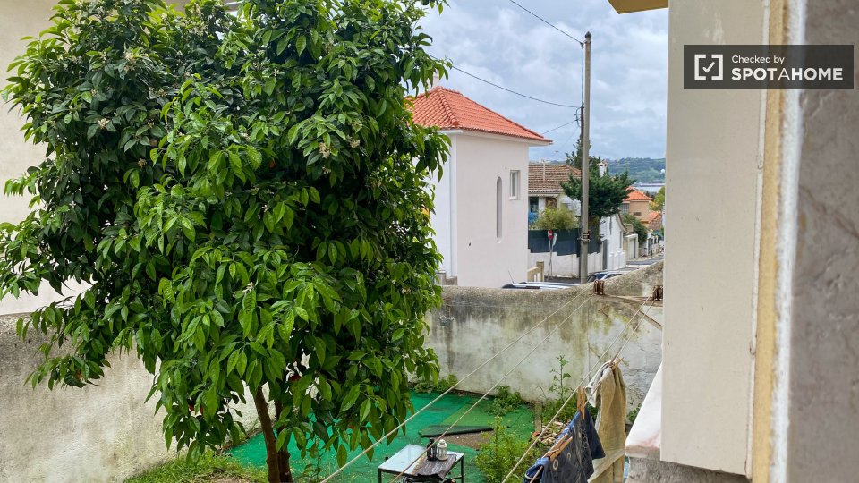 Double room Lisbon, 3 beds, 78m² — photo 24