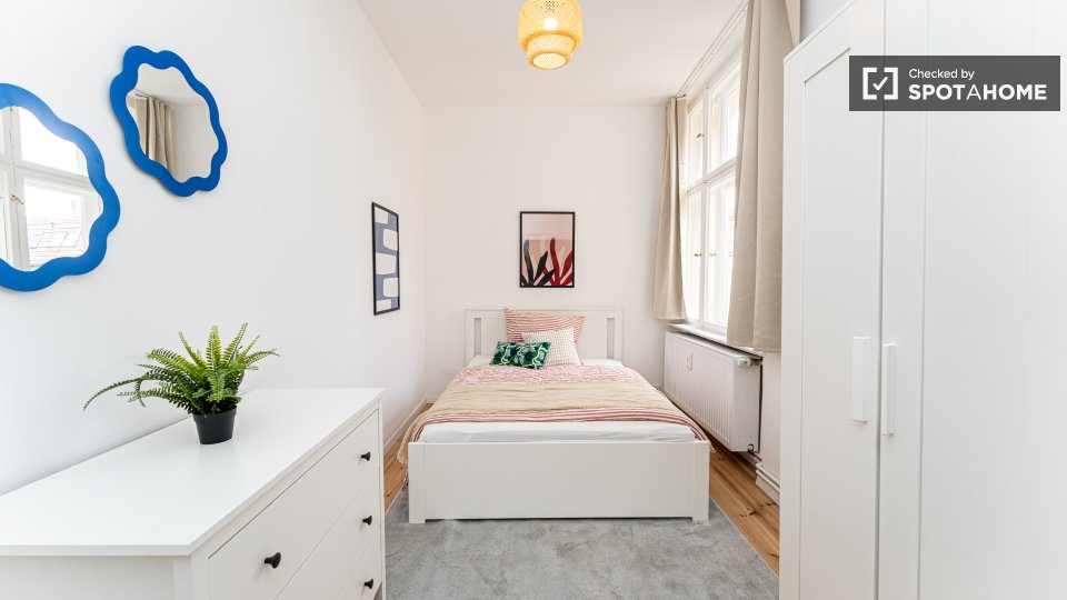 Double room Berlin, 5 beds, 79m² — photo 2