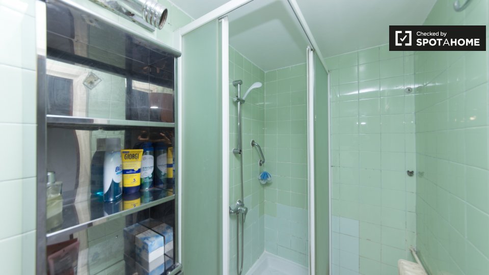 Double room Madrid, 4 beds, 140m² — photo 15