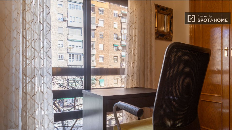 Double room Madrid, 3 beds, 150m² — photo 12