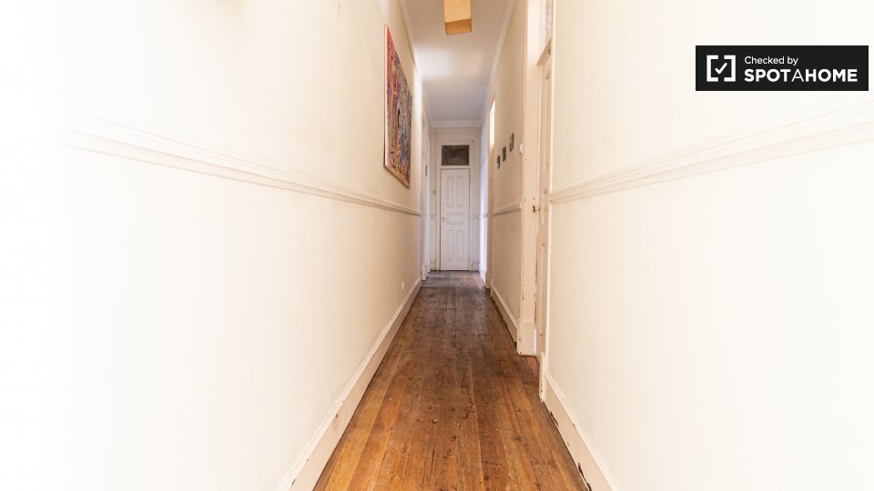 Double room Lisbon, 3 beds, 60m² — photo 12