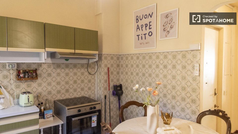 Double room Rome, 3 beds — photo 18