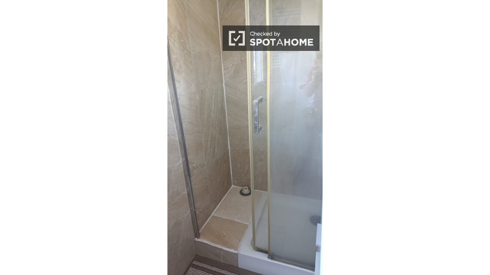 Double room Madrid, 5 beds, 120m² — photo 54