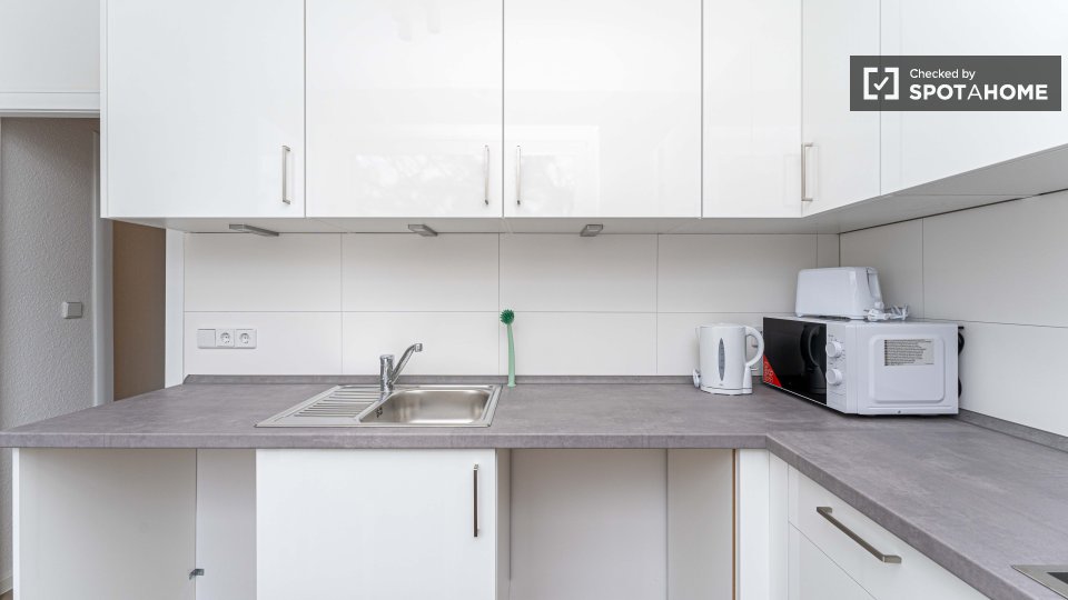 Double room Berlin, 4 beds, 66m² — photo 9