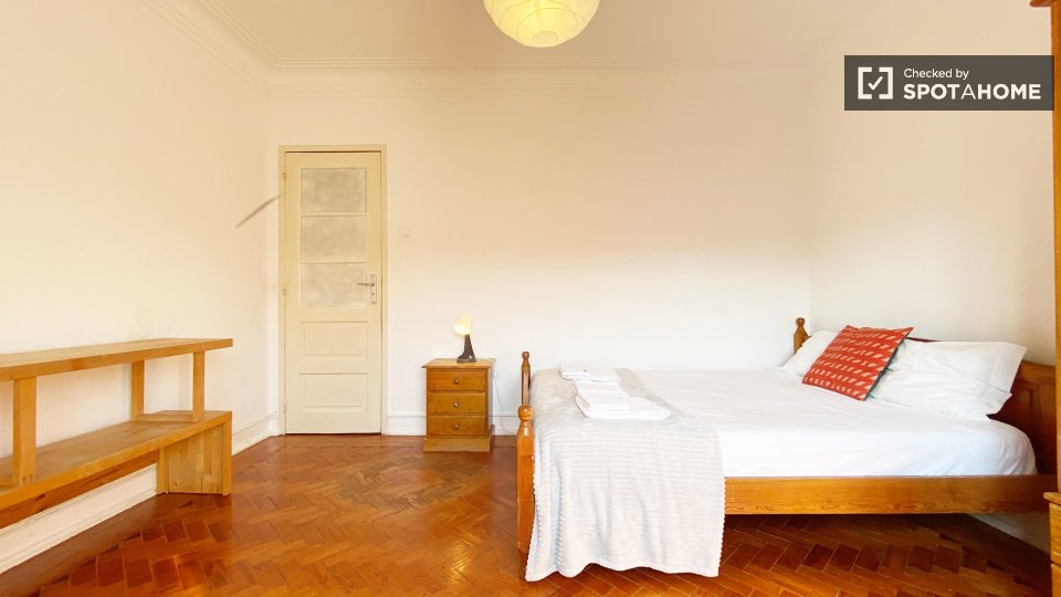 Double room Lisbon, 4 beds — photo 79