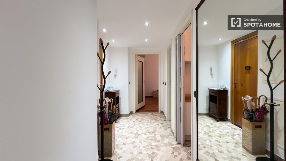 Double room Milan, 2 beds — photo 8