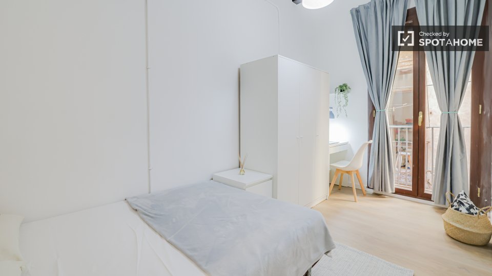 Double room Barcelona, 5 beds — photo 38