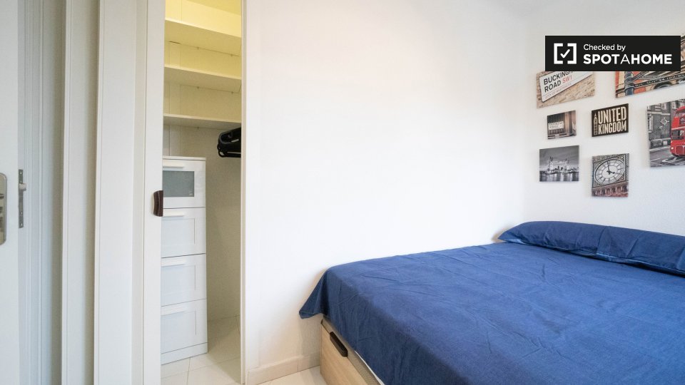 Double room Madrid, 5 beds, 110m² — photo 3