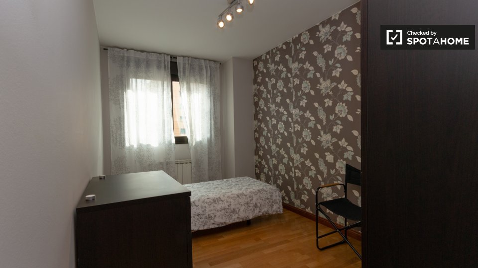 Double room Madrid, 3 beds, 100m² — photo 5