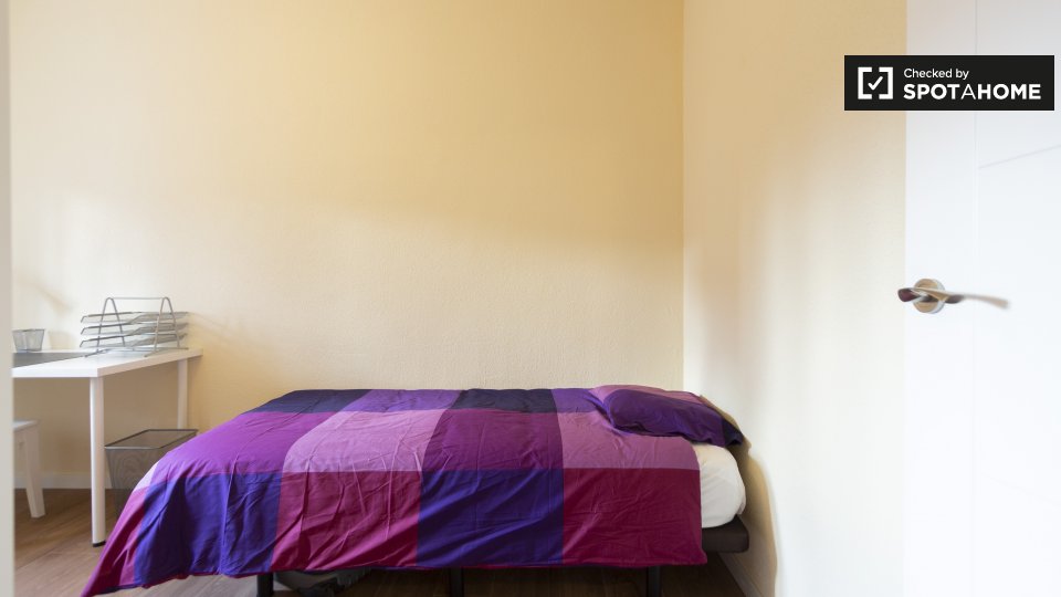 Double room Madrid, 3 beds, 65m² — photo 3