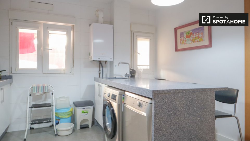 Double room Madrid, 2 beds — photo 6