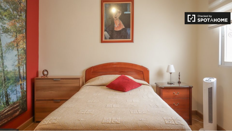 Double room Madrid, 3 beds — photo 5