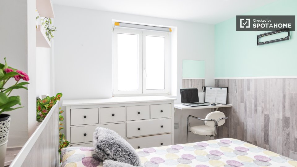 Double room Madrid, 3 beds — photo 21