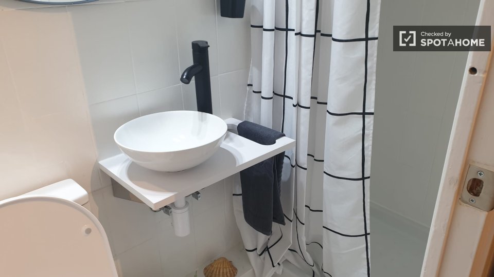 Double room Barcelona, 4 beds, 90m² — photo 13