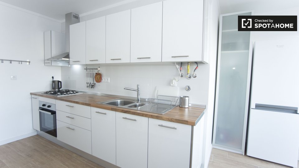Double room Lisbon, 4 beds, 120m² — photo 11