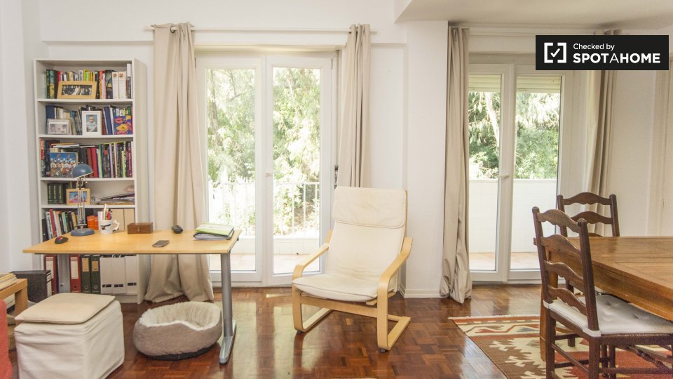 Double room Lisbon, 3 beds, 80m² — photo 9