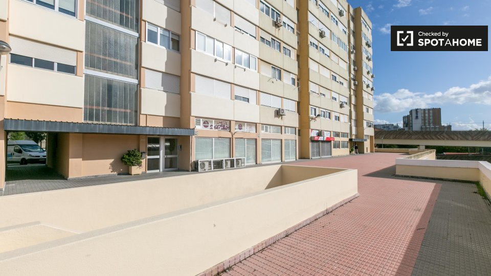 Double room Lisbon, 4 beds, 85m² — photo 19