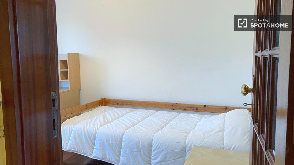 Double room Lisbon, 1 bed, 60m² — photo 24