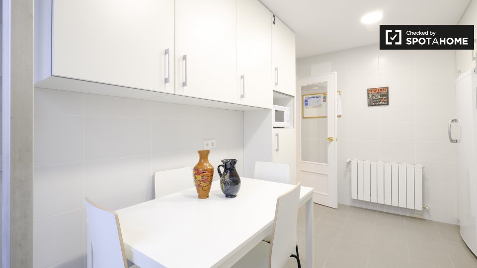 Double room Madrid, 6 beds, 160m² — photo 11