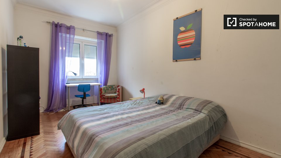 Double room Lisbon, 3 beds, 75m² — photo 2
