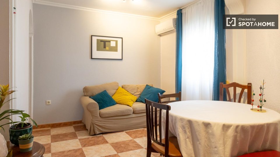 Double room Madrid, 3 beds — photo 25