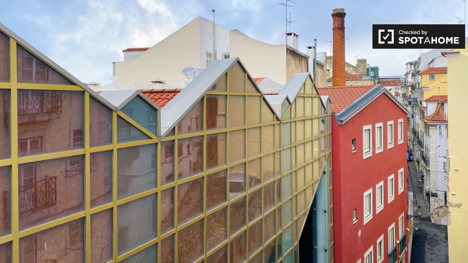 Apartment Lisbon, 2 beds, 65m² — photo 14