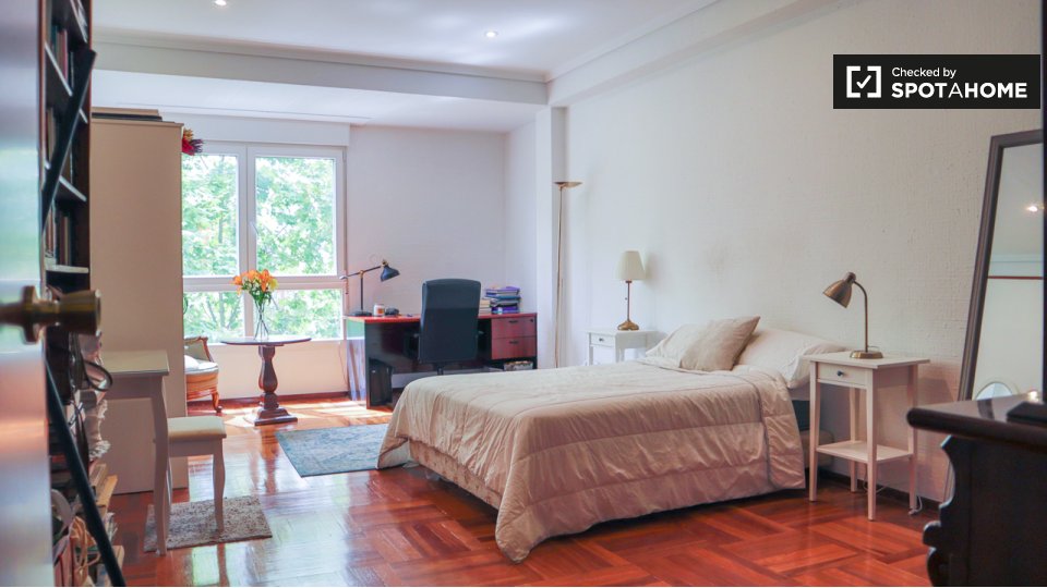 Double room Madrid, 7 beds, 200m² — photo 10