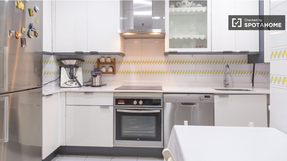 Double room Madrid, 3 beds, 150m² — photo 25