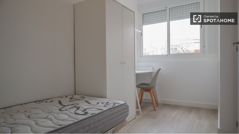 Double room Madrid, 4 beds, 65m² — photo 2