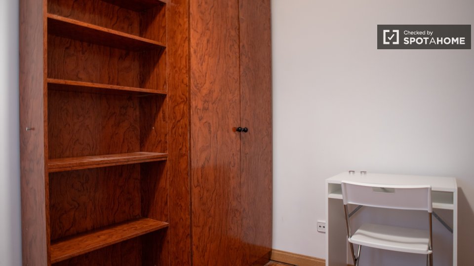 Double room Madrid, 5 beds, 120m² — photo 12