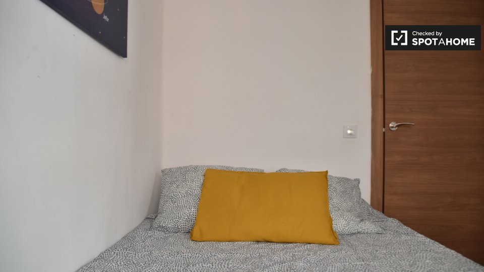 Double room Valencia, 3 beds — photo 4