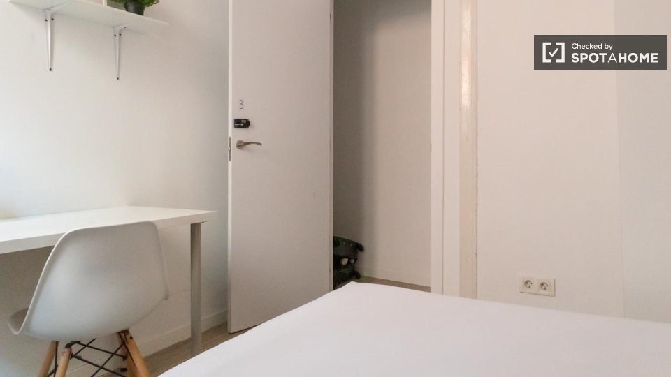 Double room Madrid, 5 beds, 100m² — photo 36