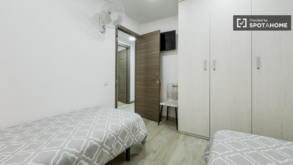 Double room Barcelona, 4 beds — photo 30